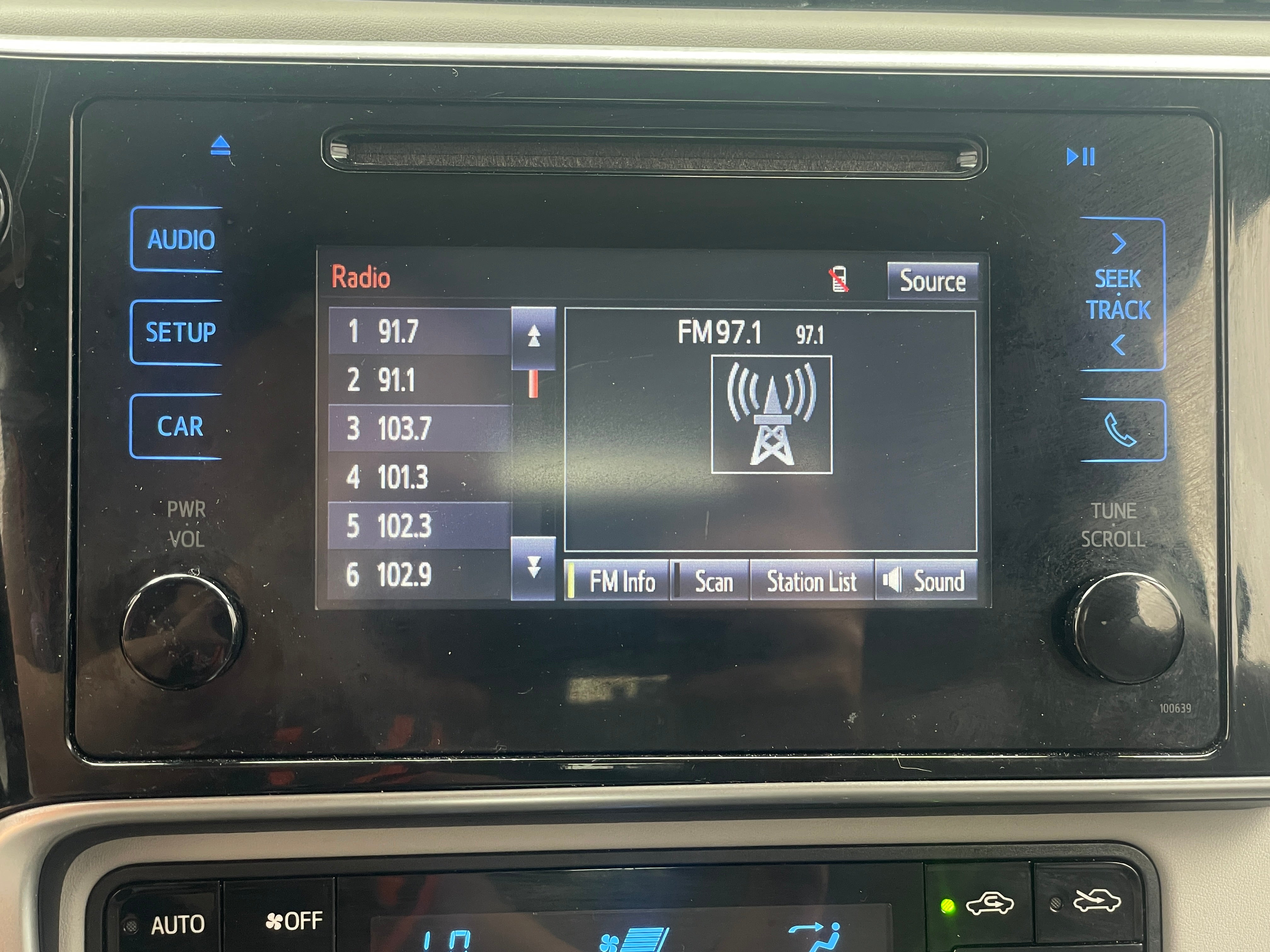 2017 Toyota Corolla LE - Photo 10