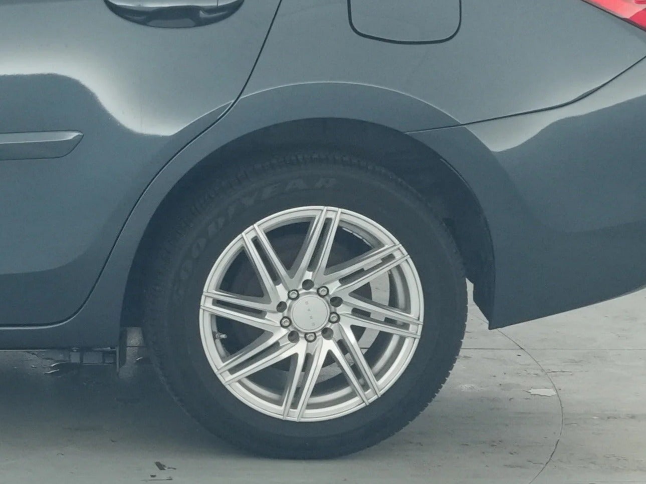 2017 Toyota Corolla LE - Photo 13