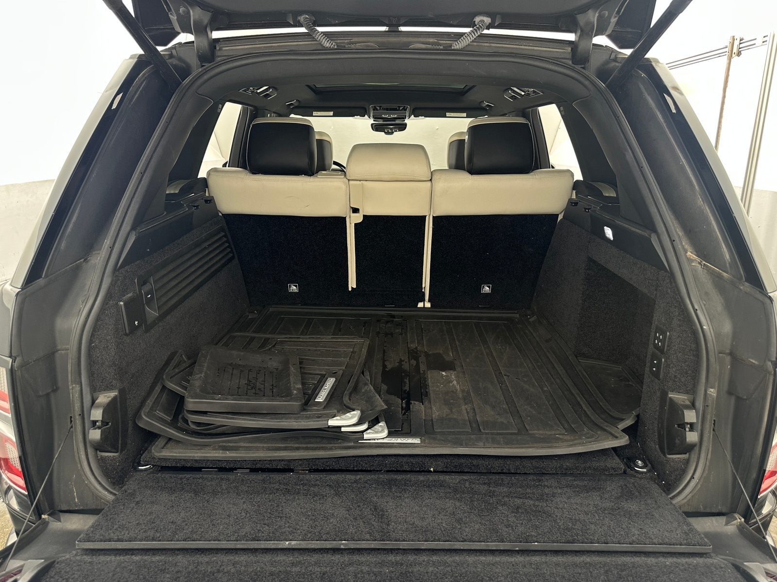 Thumbnail: 2019 Land Rover Range Rover - 6