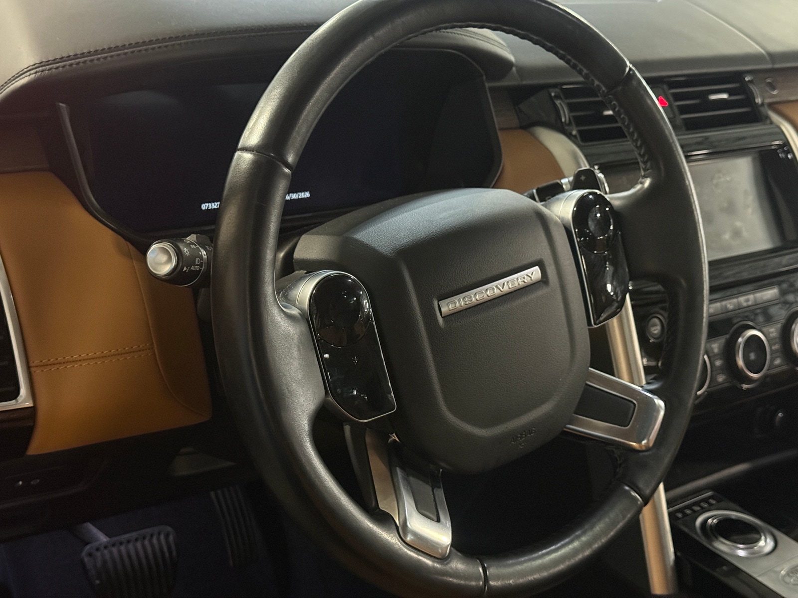 Thumbnail: 2020 Land Rover Discovery - 4