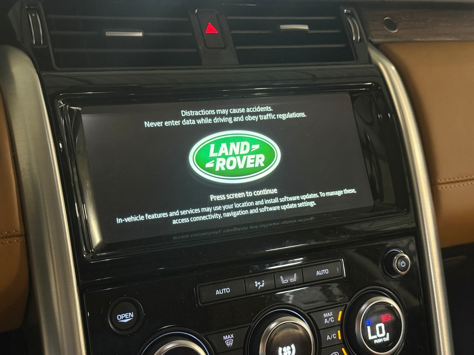 Thumbnail: 2020 Land Rover Discovery - 3