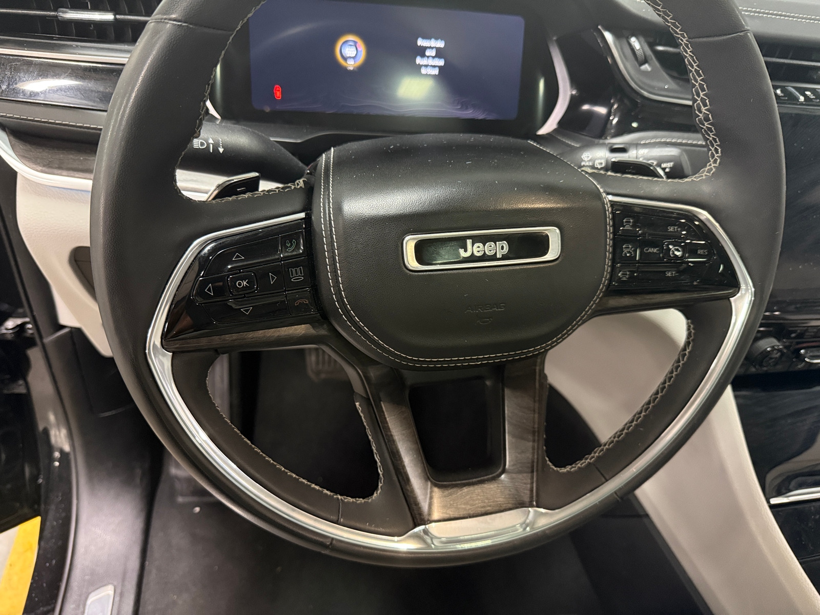 Thumbnail: 2023 Jeep Grand Cherokee L - 4