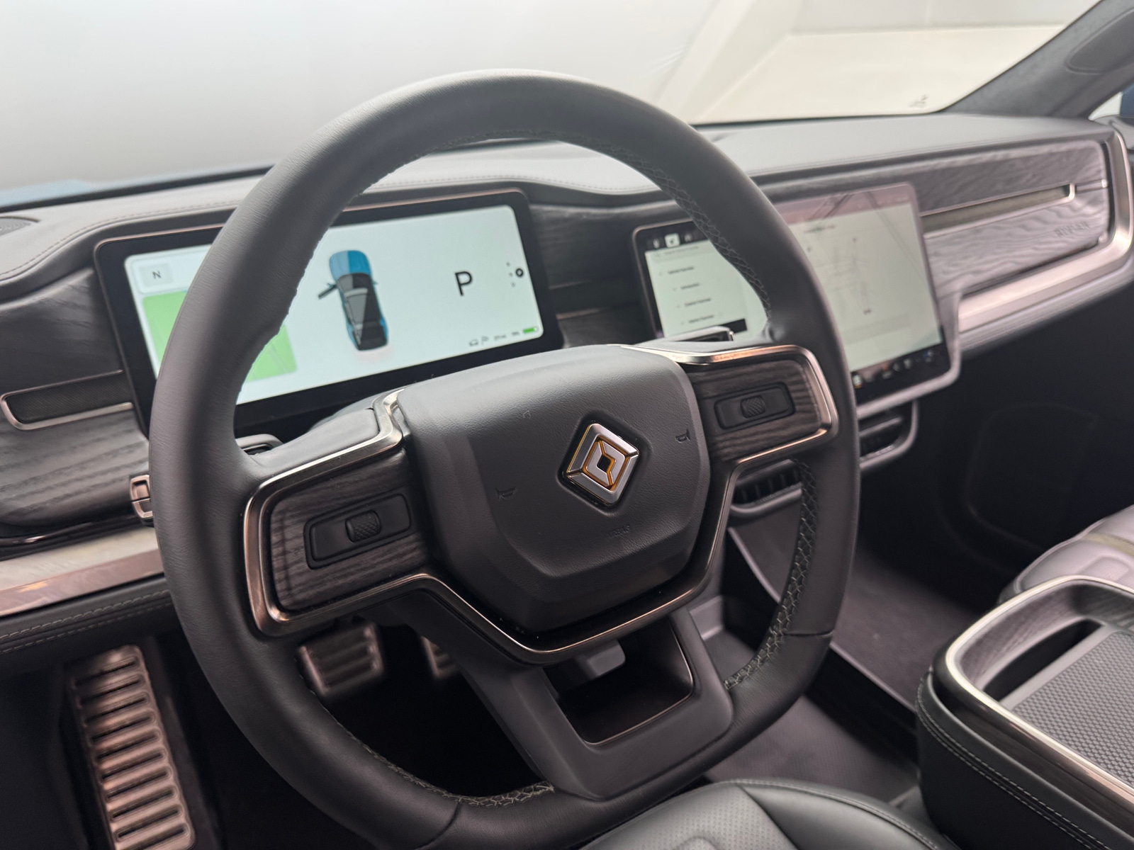 Thumbnail: 2023 Rivian R1S - 4