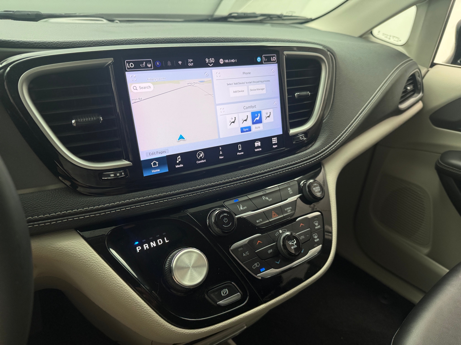 Thumbnail: 2024 Chrysler Pacifica - 3