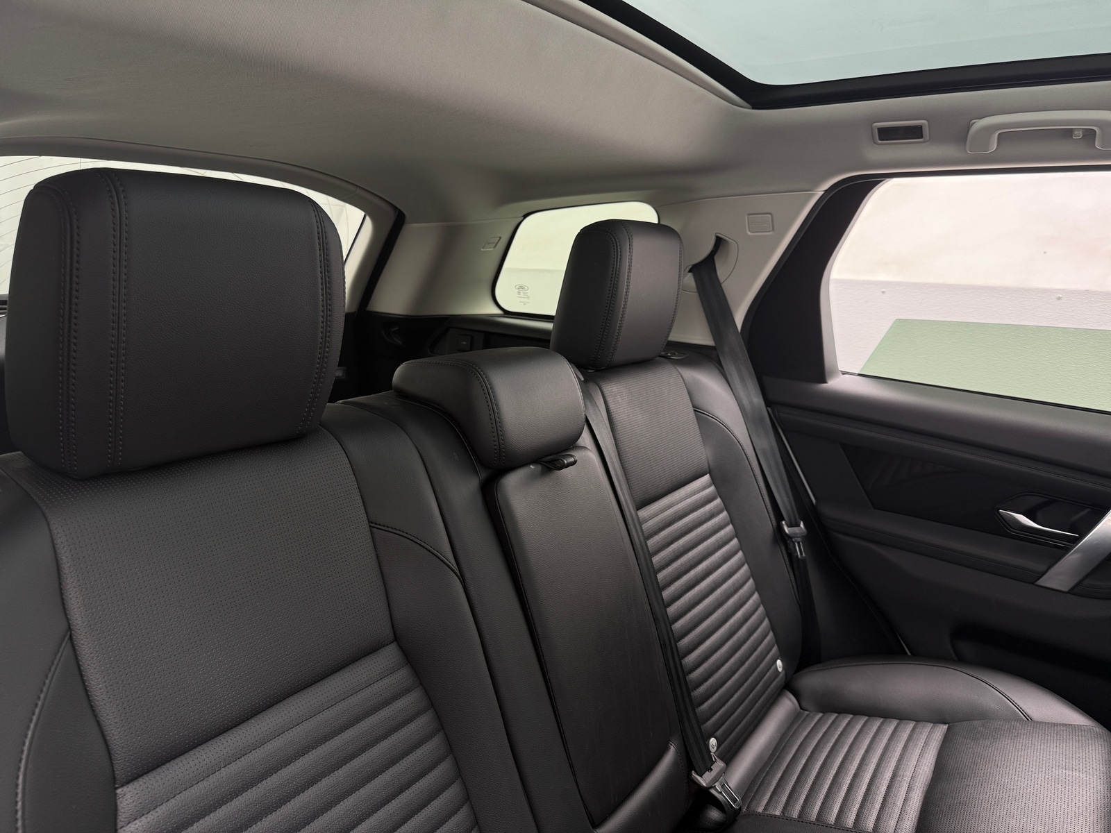 Thumbnail: 2025 Land Rover Discovery Sport - 5