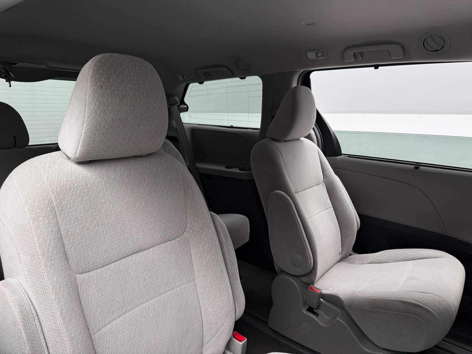 Thumbnail: 2017 Toyota Sienna - 6