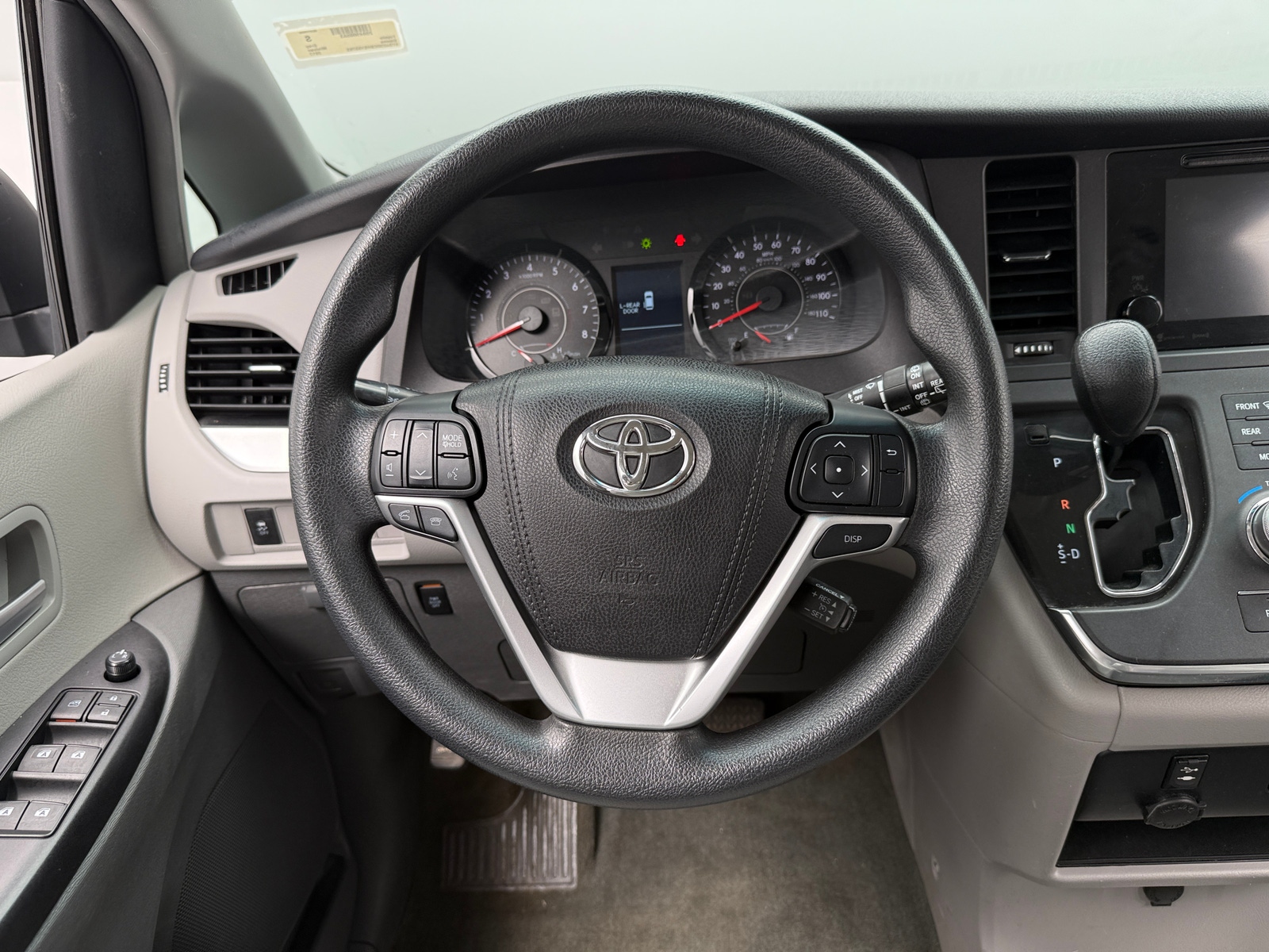 Thumbnail: 2017 Toyota Sienna - 5
