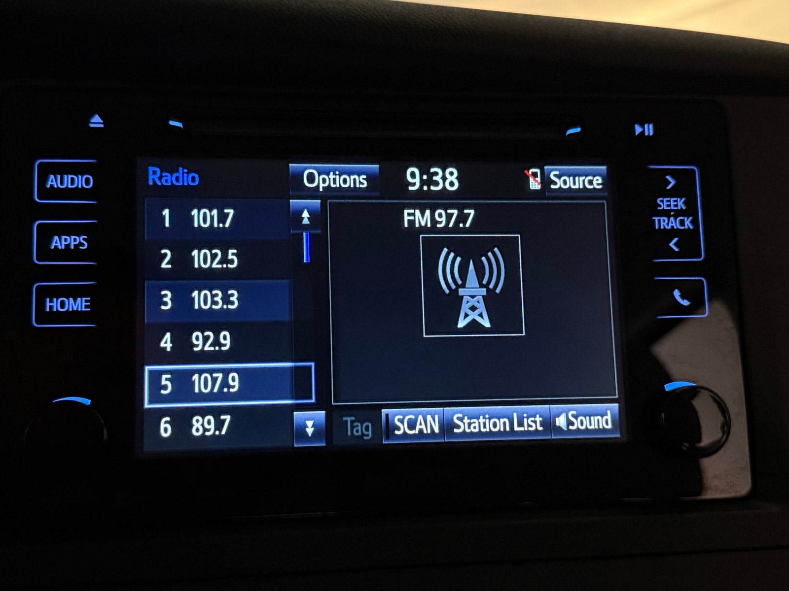 Thumbnail: 2017 Toyota Sienna - 4