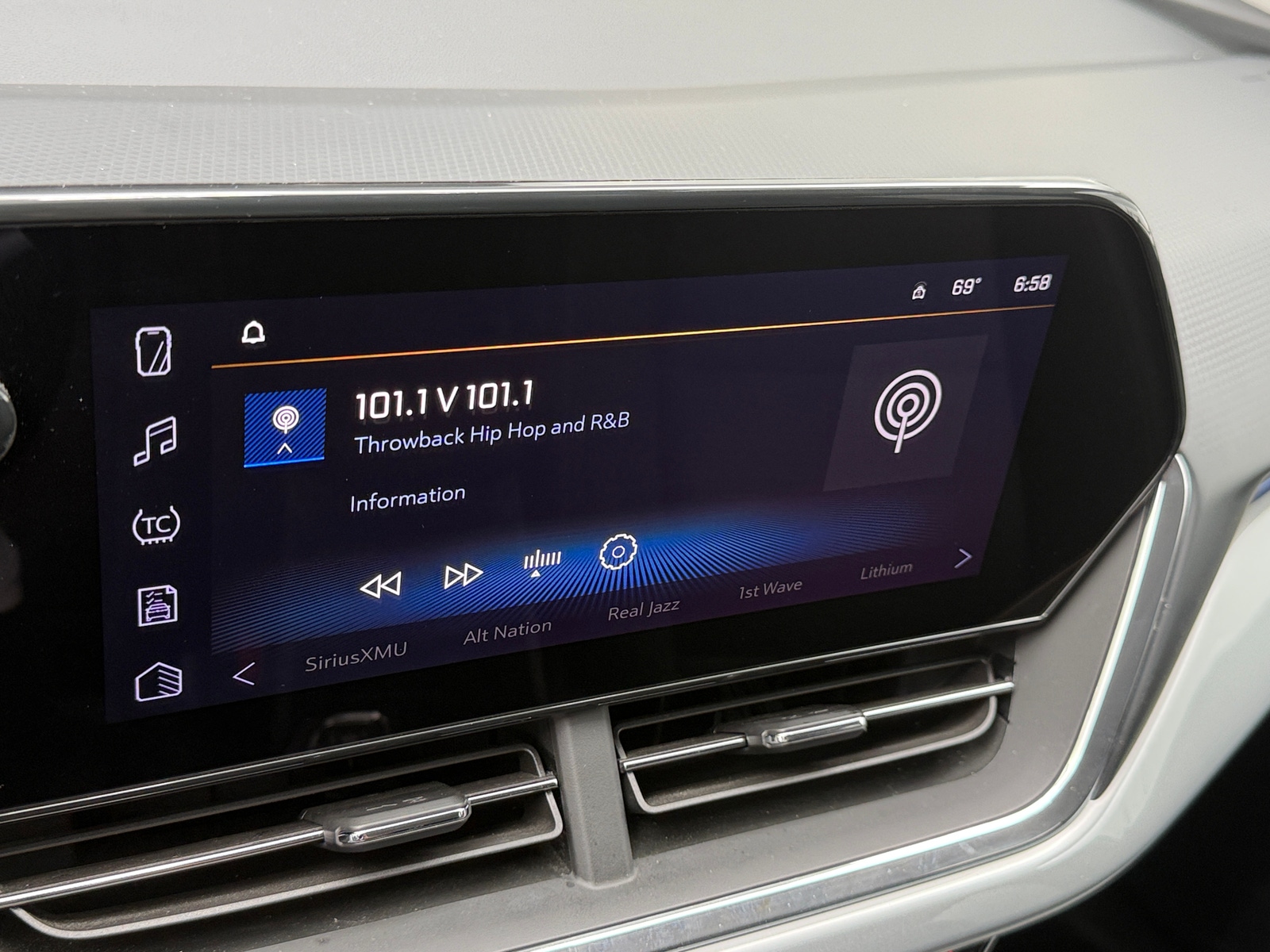 Thumbnail: 2025 Chevrolet Trax - 4