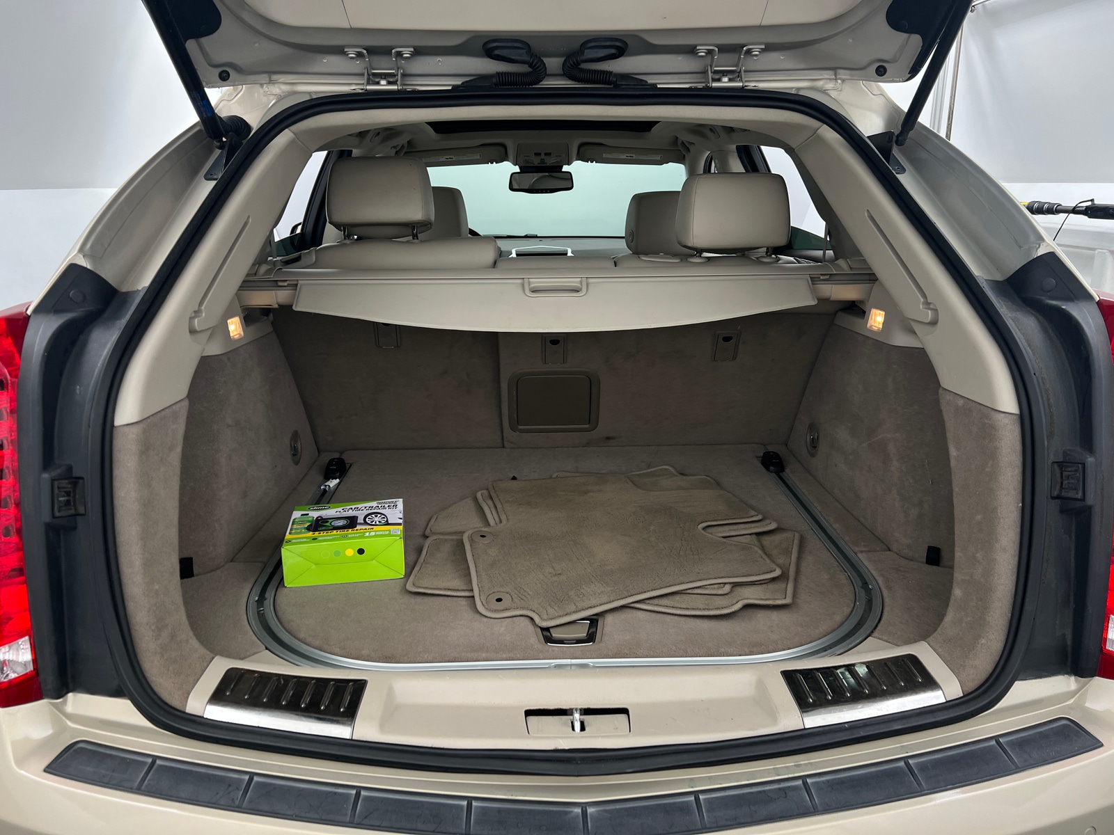 Thumbnail: 2011 Cadillac SRX - 6