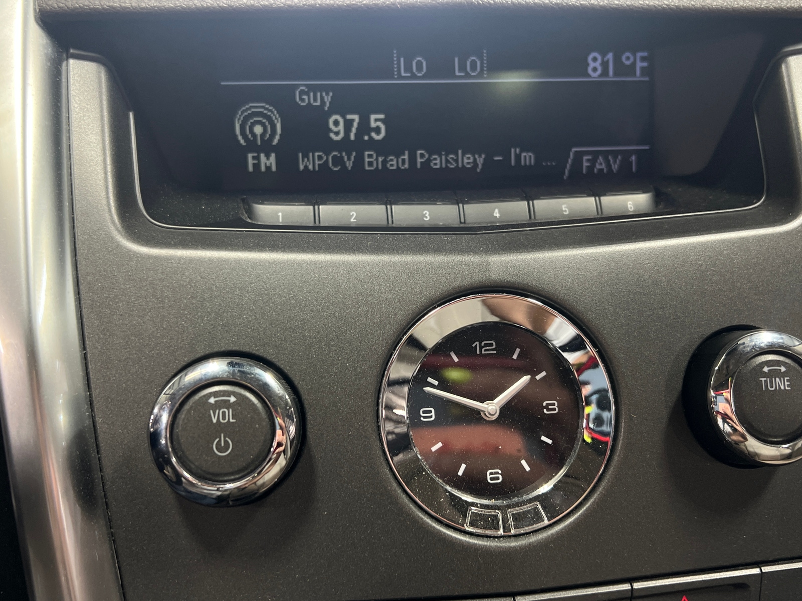 Thumbnail: 2011 Cadillac SRX - 3