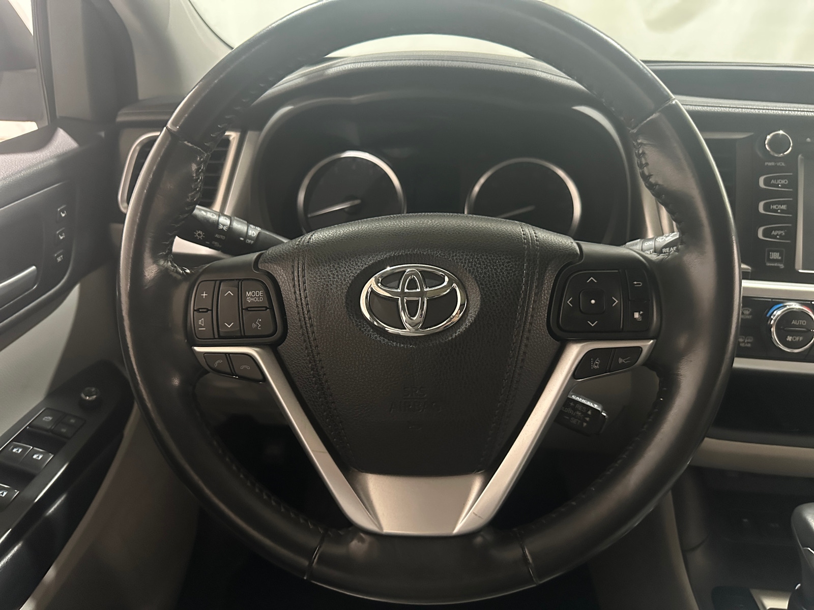 Thumbnail: 2017 Toyota Highlander - 4