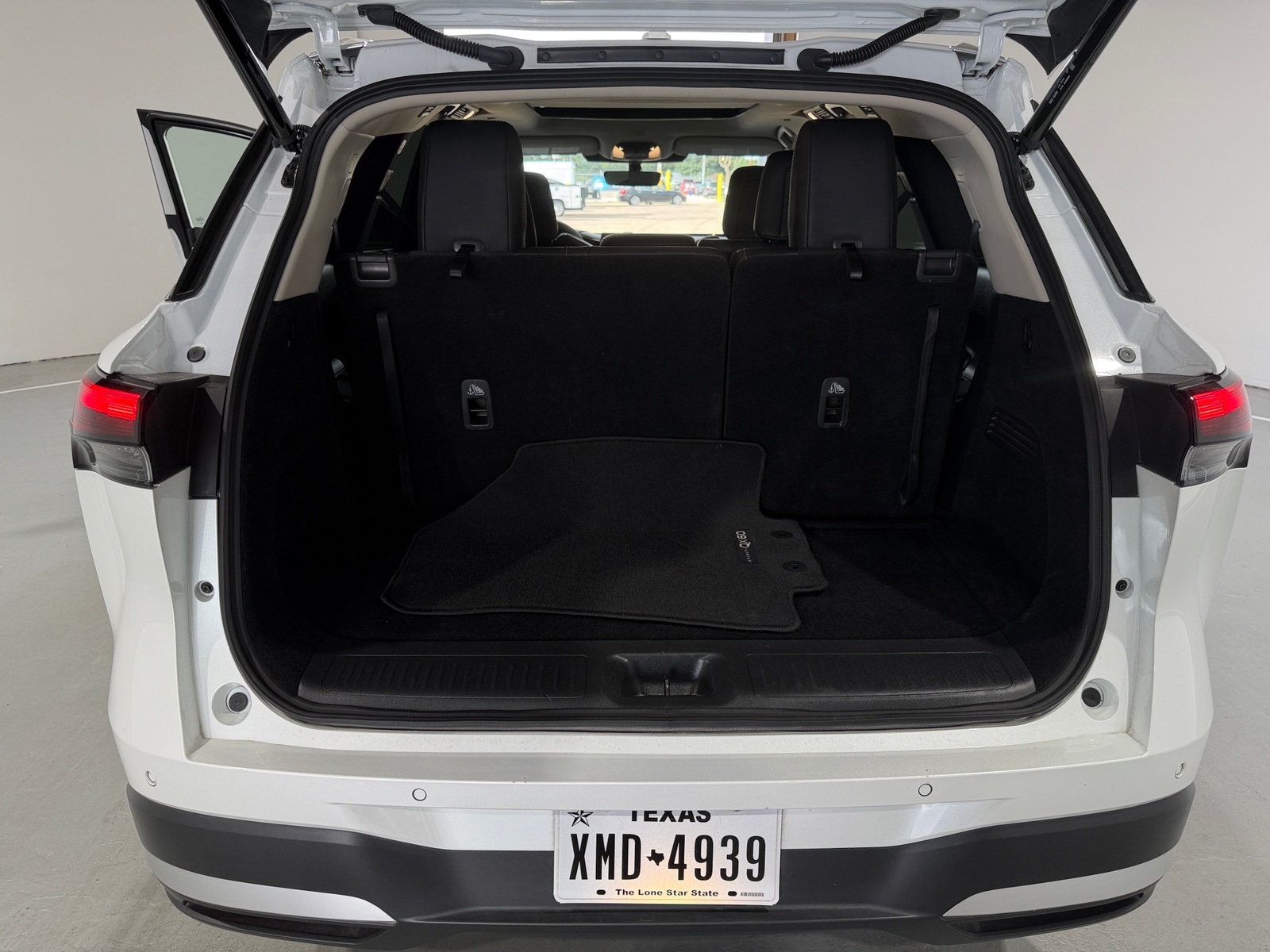 Thumbnail: 2026 INFINITI QX60 - 6