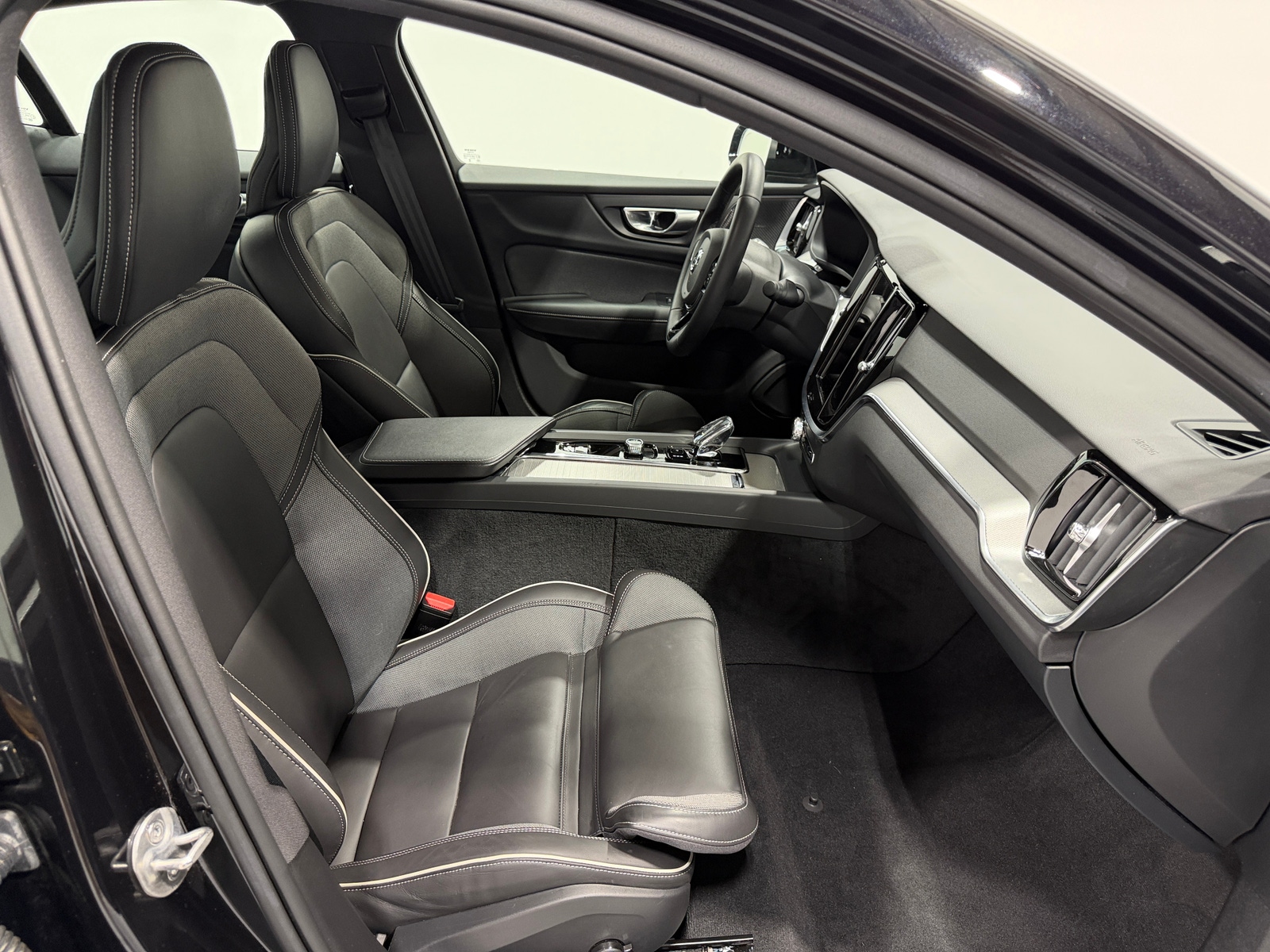 Thumbnail: 2024 Volvo S60 - 2