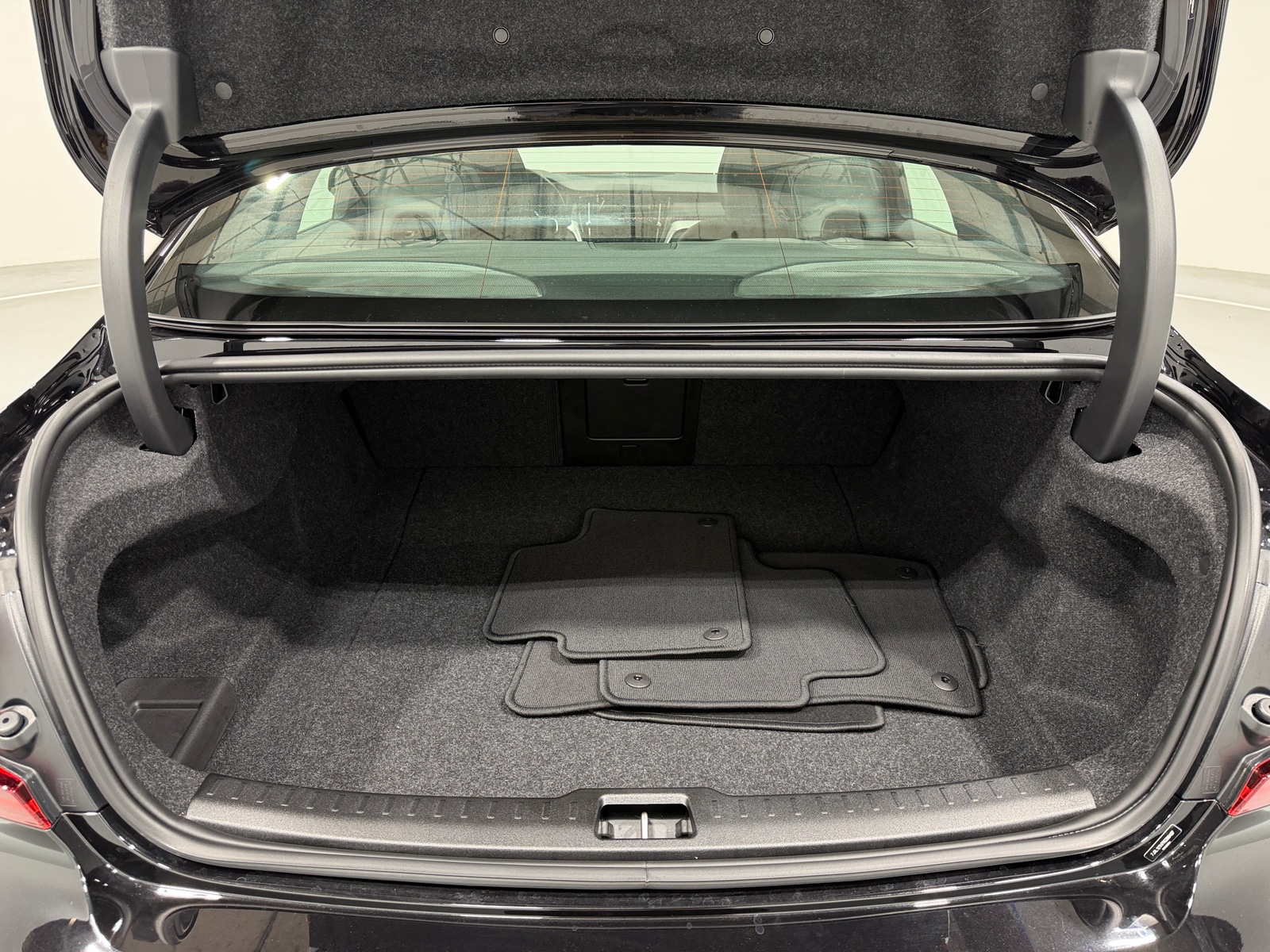 Thumbnail: 2024 Volvo S60 - 7