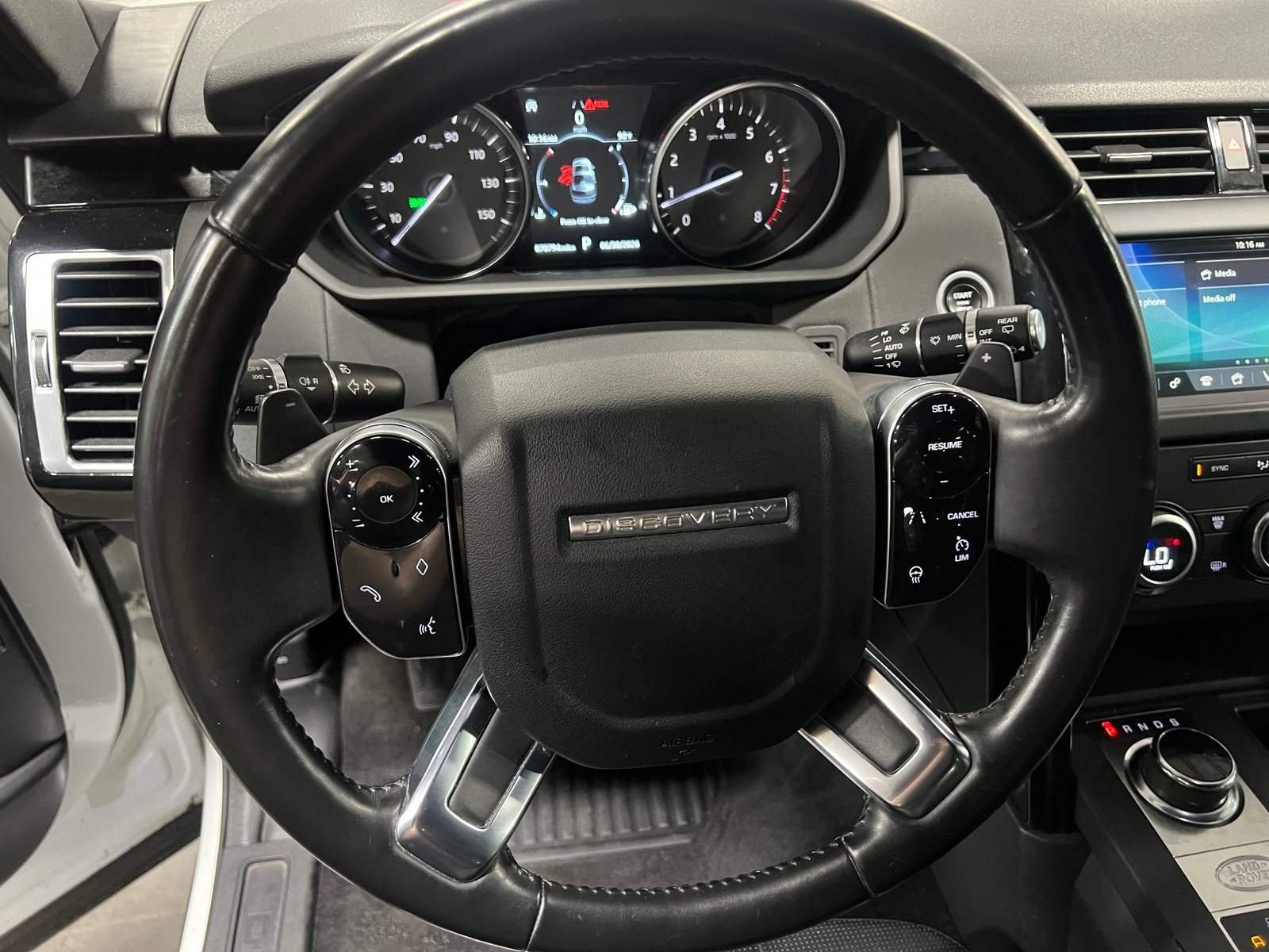 Thumbnail: 2020 Land Rover Discovery - 4