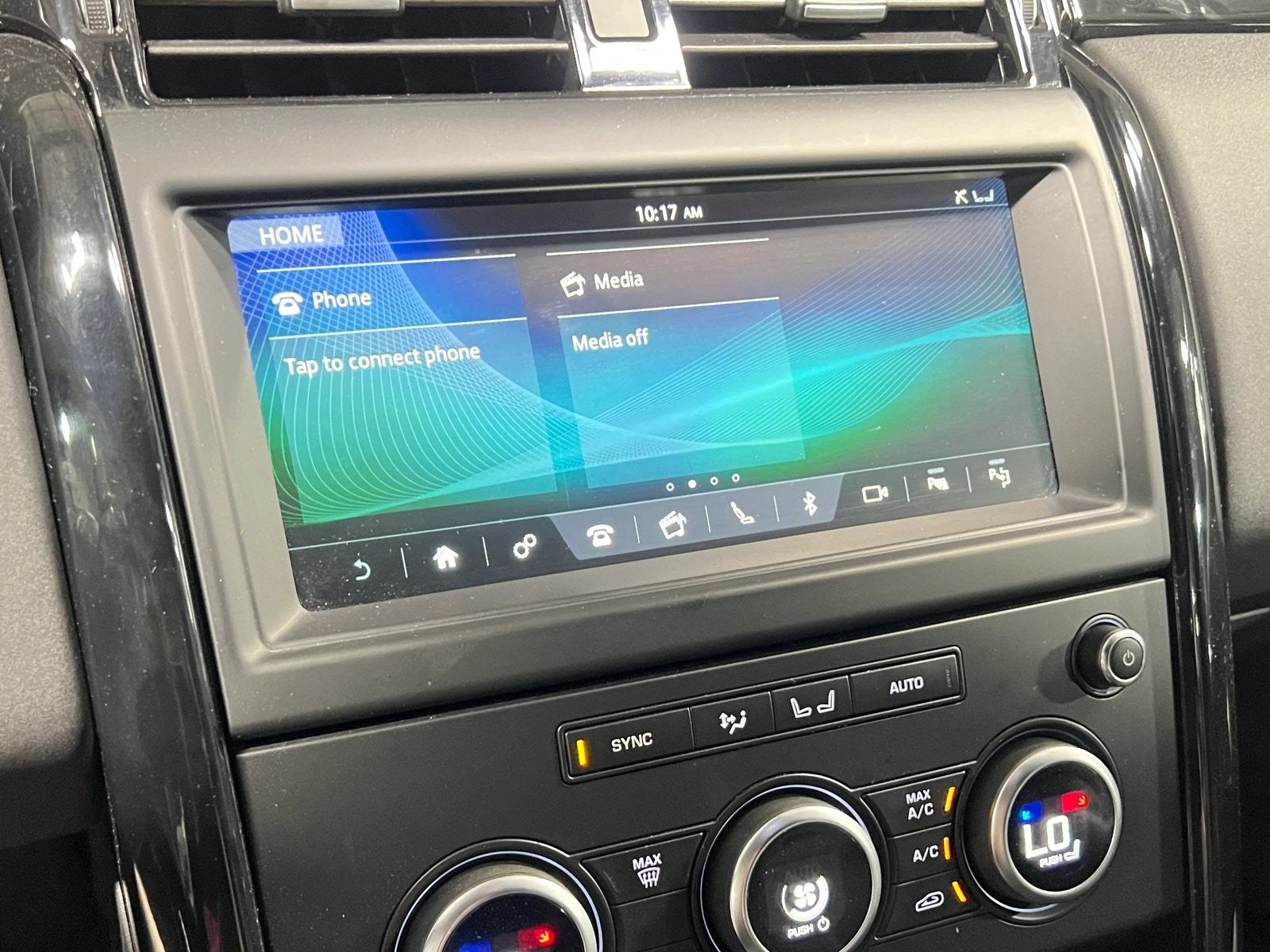 Thumbnail: 2020 Land Rover Discovery - 3