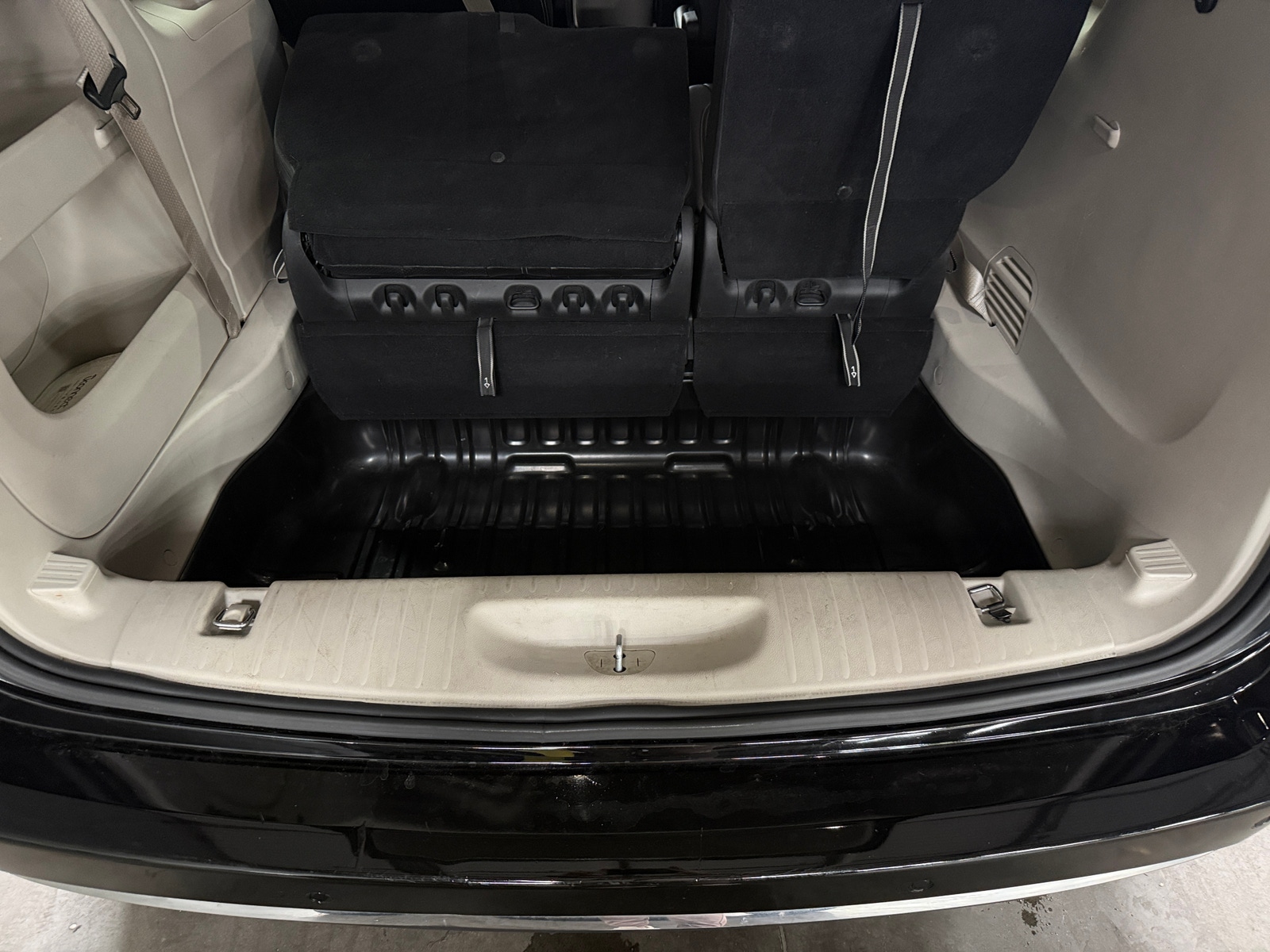 Thumbnail: 2023 Chrysler Pacifica - 6