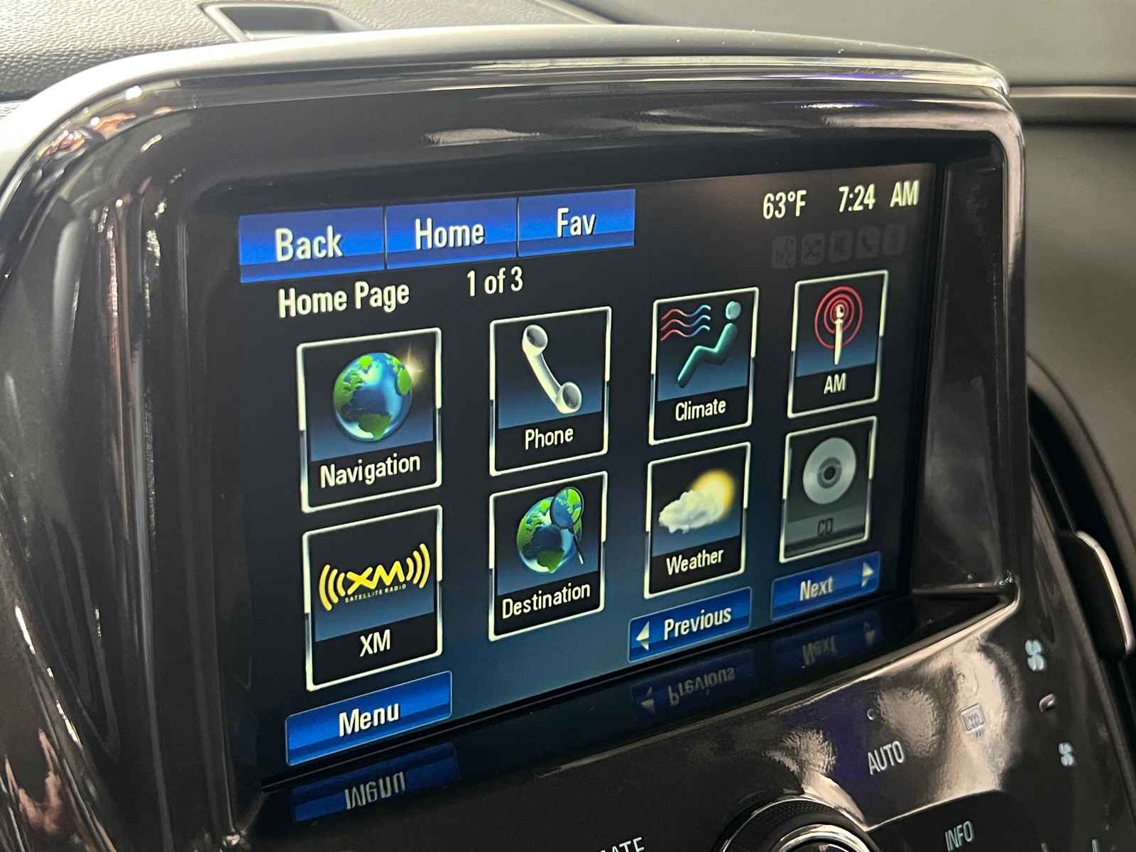 Thumbnail: 2015 Chevrolet Volt - 3