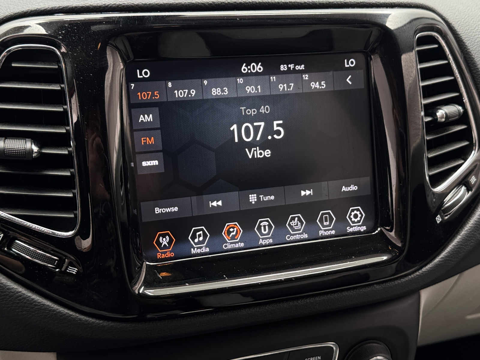 Thumbnail: 2019 Jeep Compass - 3