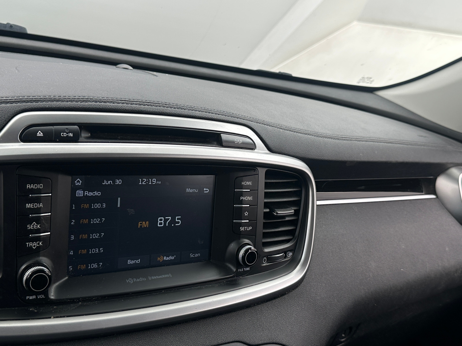 Thumbnail: 2019 Kia Sorento - 3