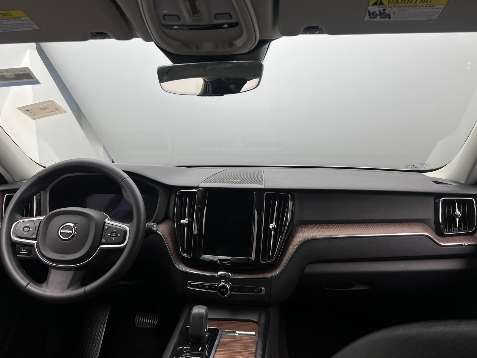 Thumbnail: 2022 Volvo XC60 - 3