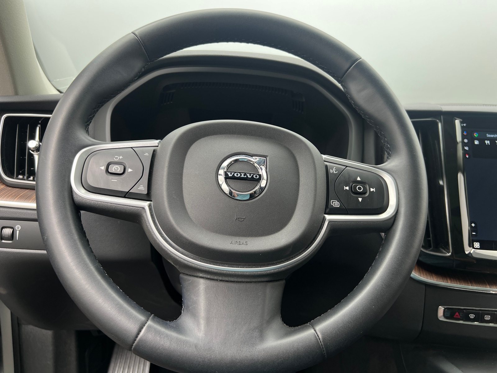 Thumbnail: 2022 Volvo XC60 - 5