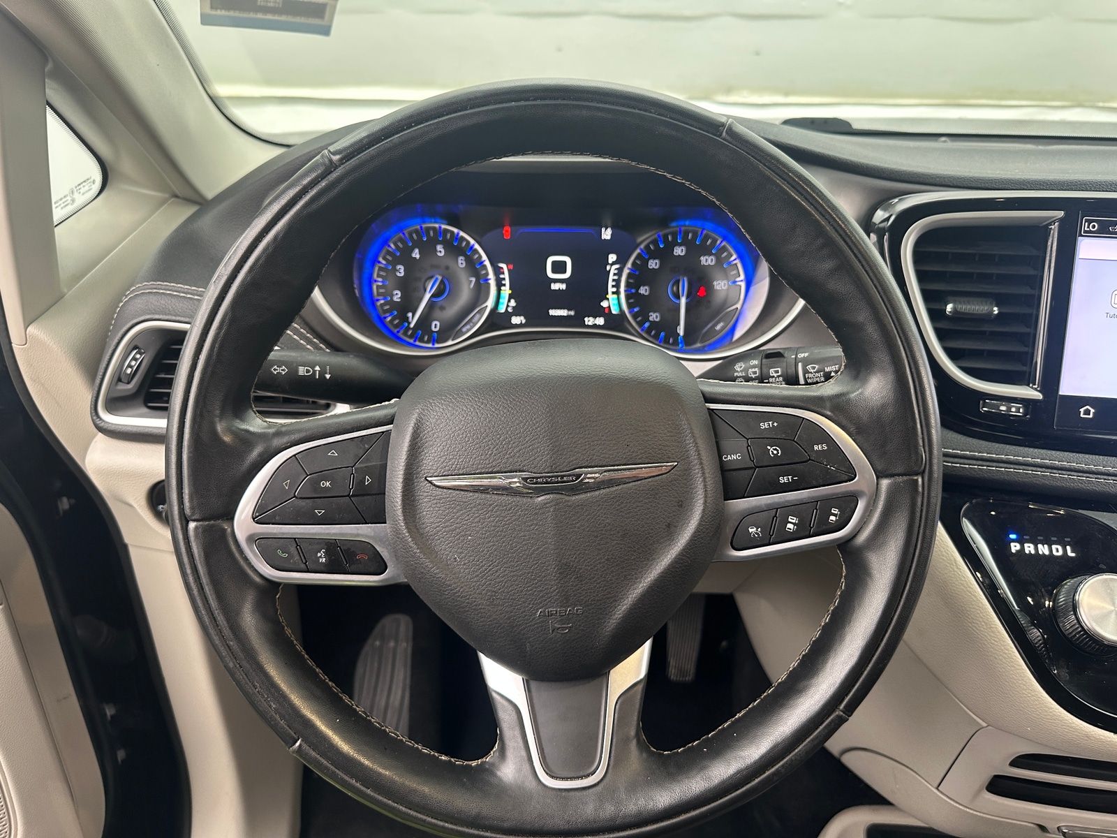 Thumbnail: 2022 Chrysler Pacifica - 4