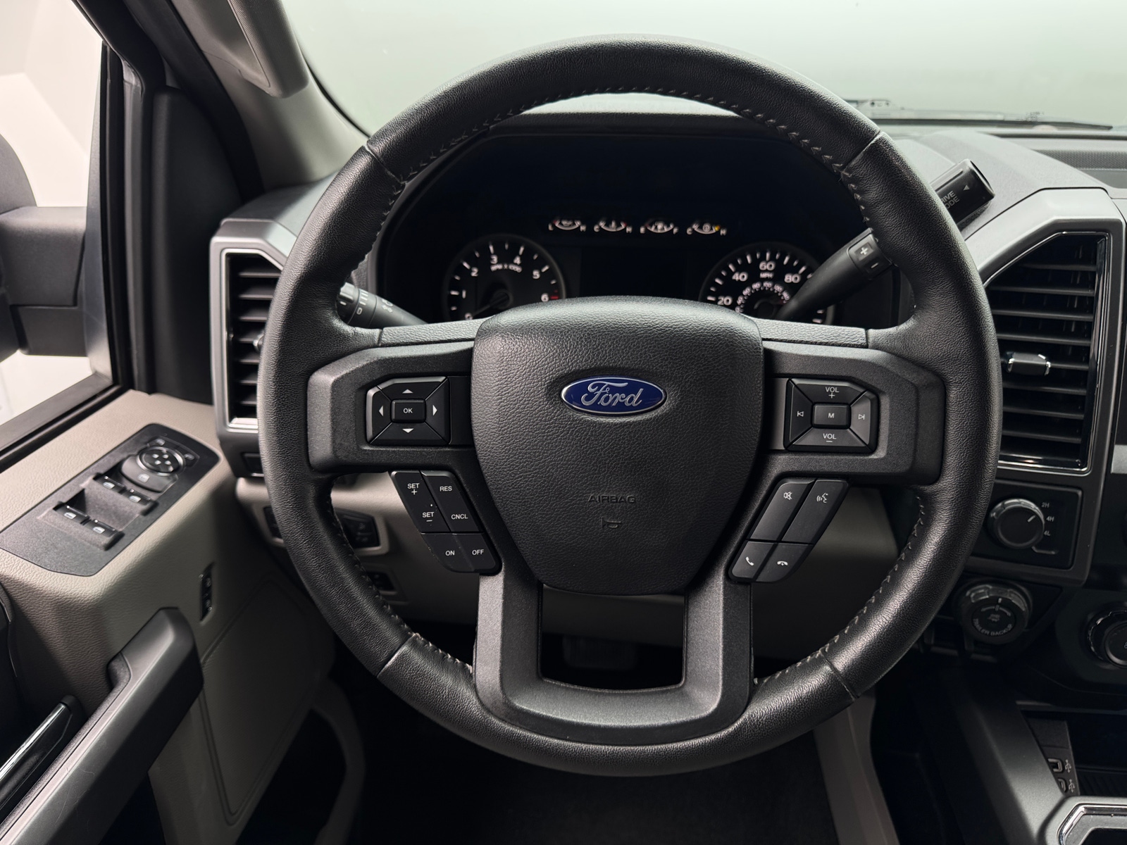 Thumbnail: 2019 Ford Econoline - 5