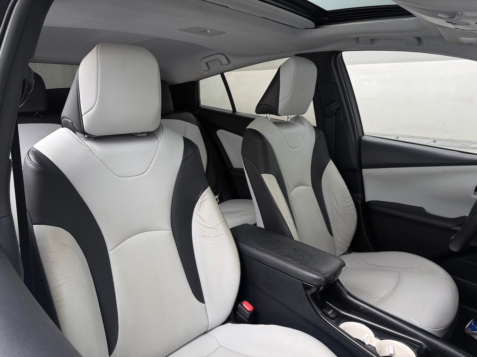 Thumbnail: 2016 Toyota Prius - 2