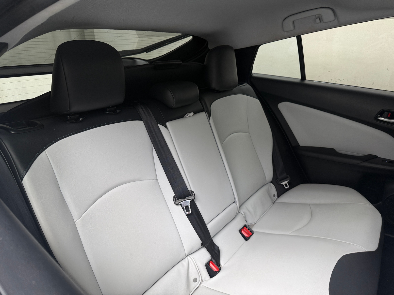 Thumbnail: 2016 Toyota Prius - 6