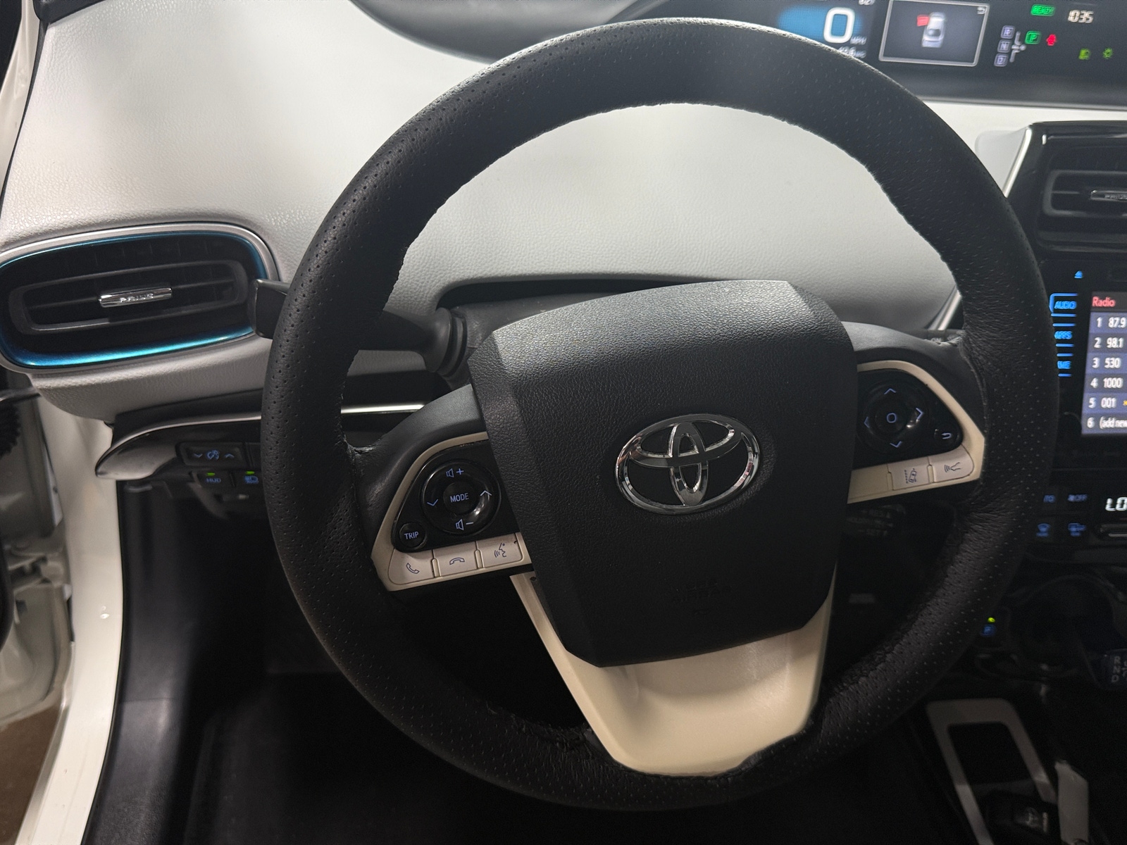 Thumbnail: 2016 Toyota Prius - 5