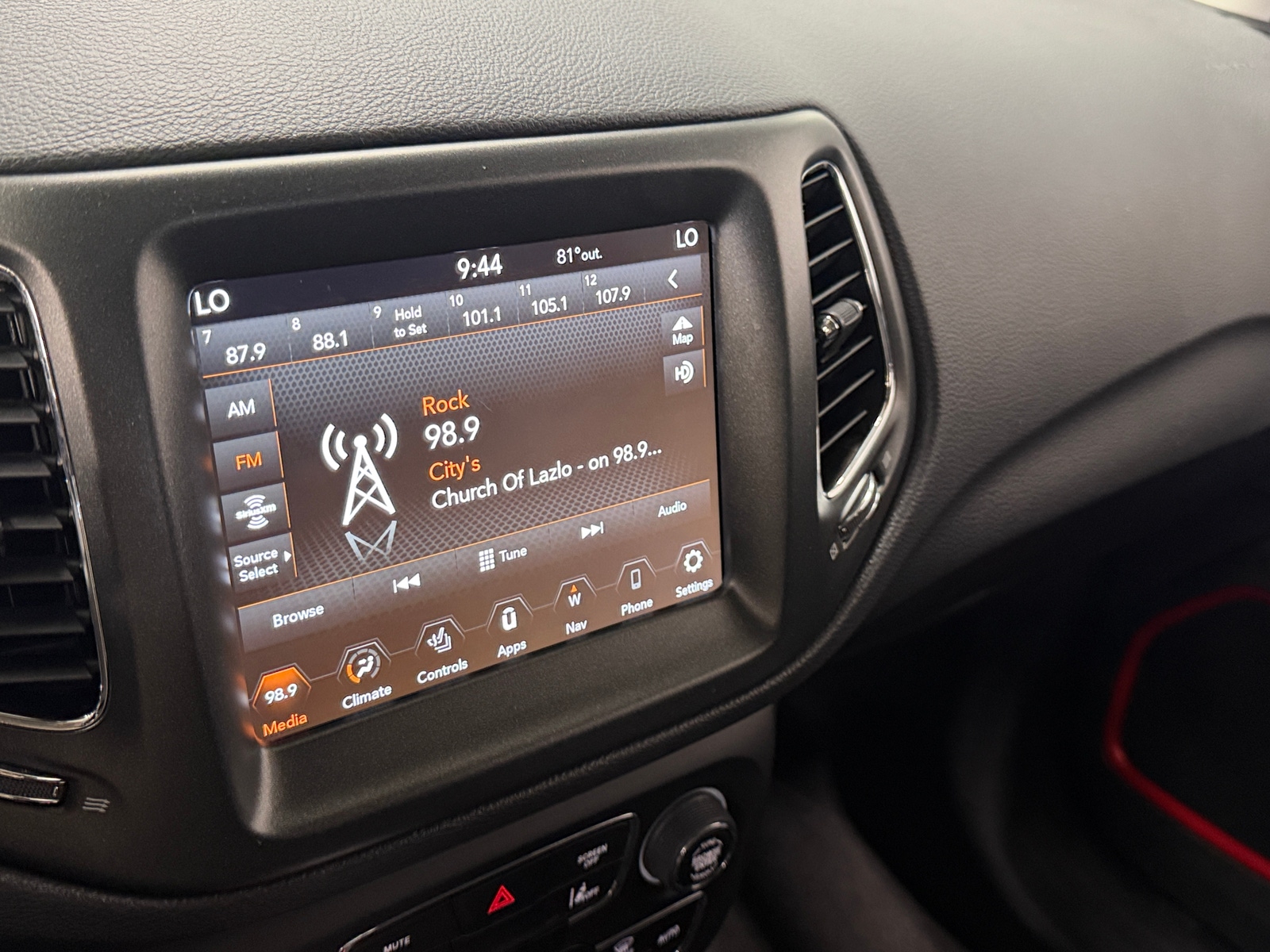 Thumbnail: 2020 Jeep Compass - 3