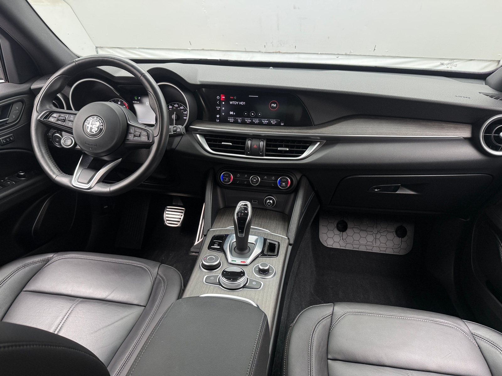 Thumbnail: 2023 Alfa Romeo Stelvio - 2