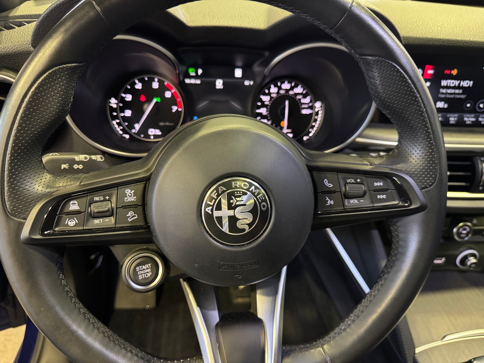 Thumbnail: 2023 Alfa Romeo Stelvio - 4