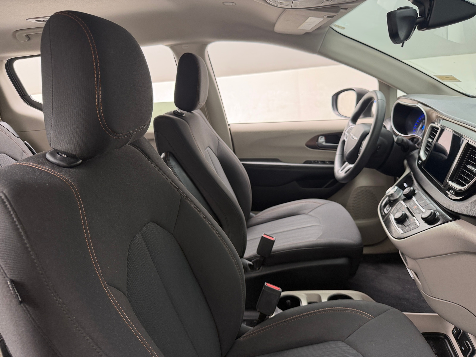 Thumbnail: 2017 Chrysler Pacifica - 2