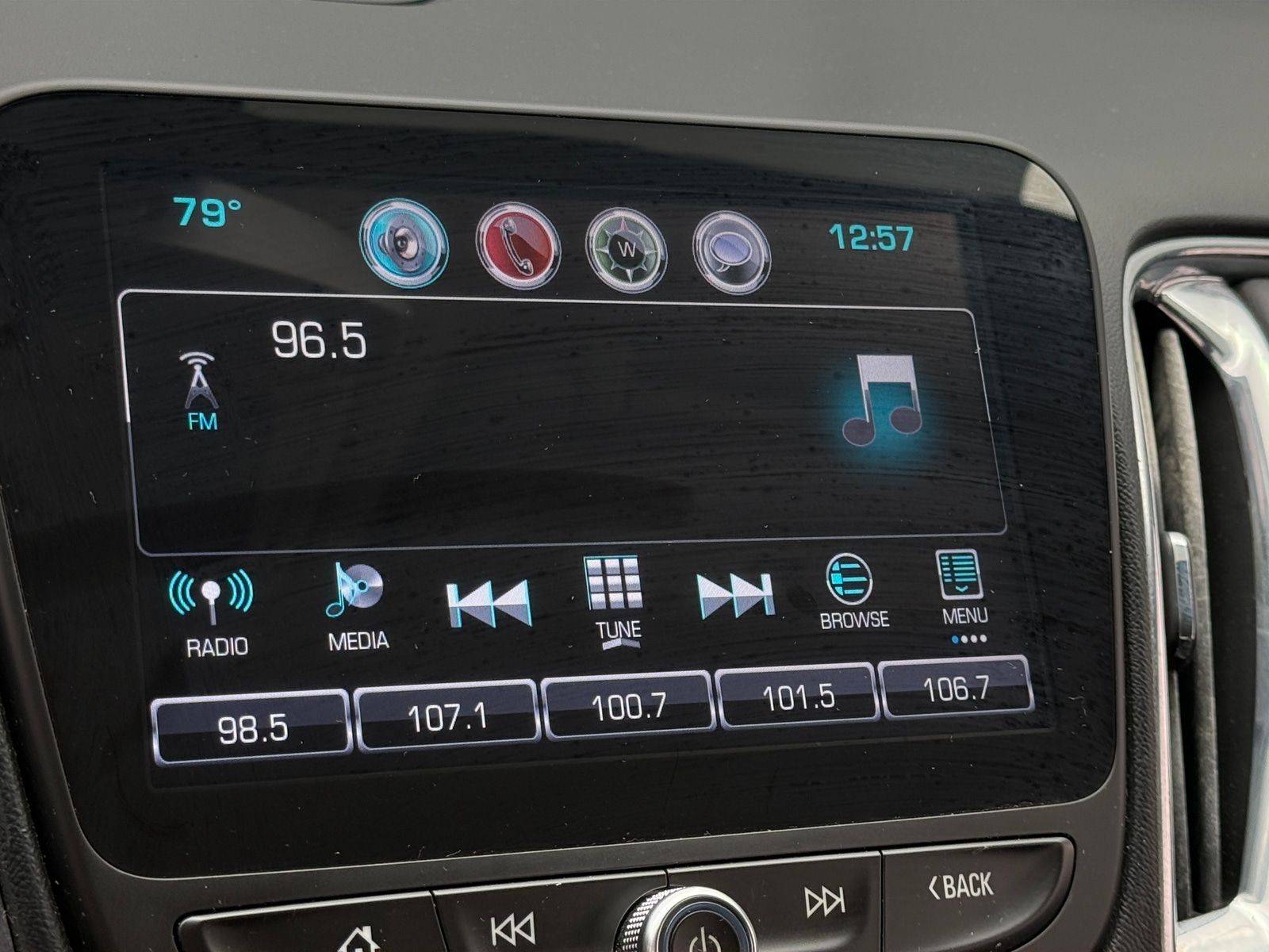 Thumbnail: 2017 Chevrolet Malibu - 3
