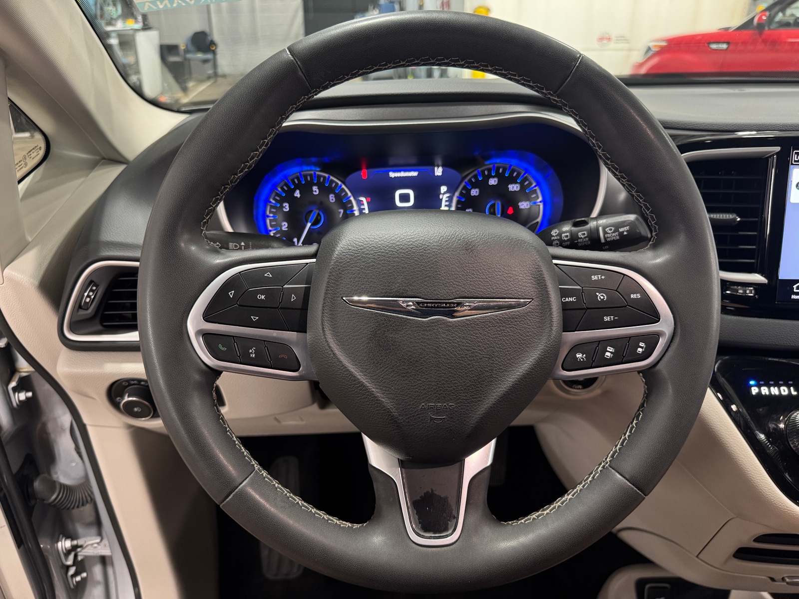 Thumbnail: 2023 Chrysler Pacifica - 4