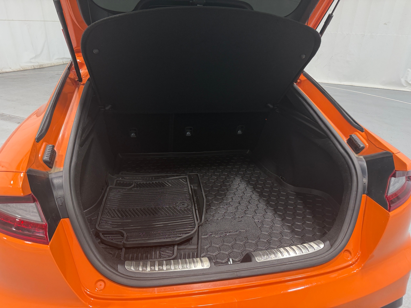 Thumbnail: 2019 Kia Stinger - 6