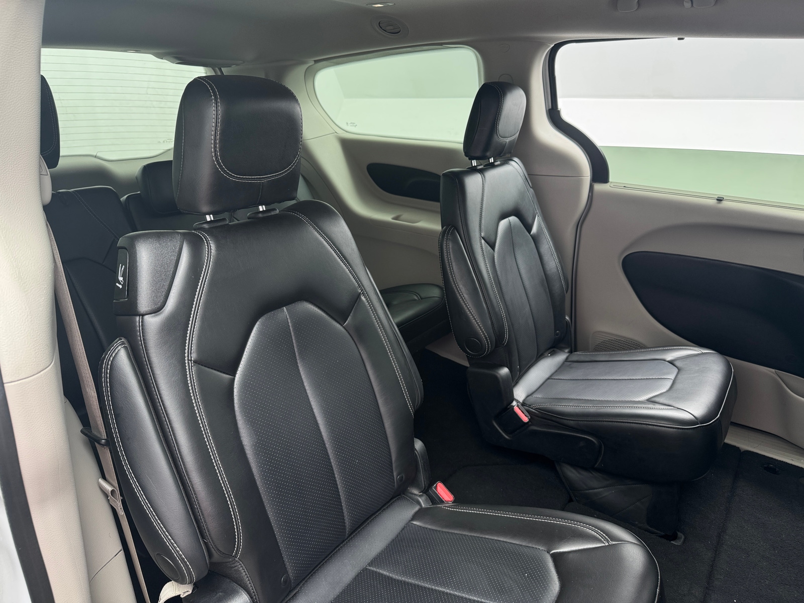 Thumbnail: 2023 Chrysler Pacifica - 5