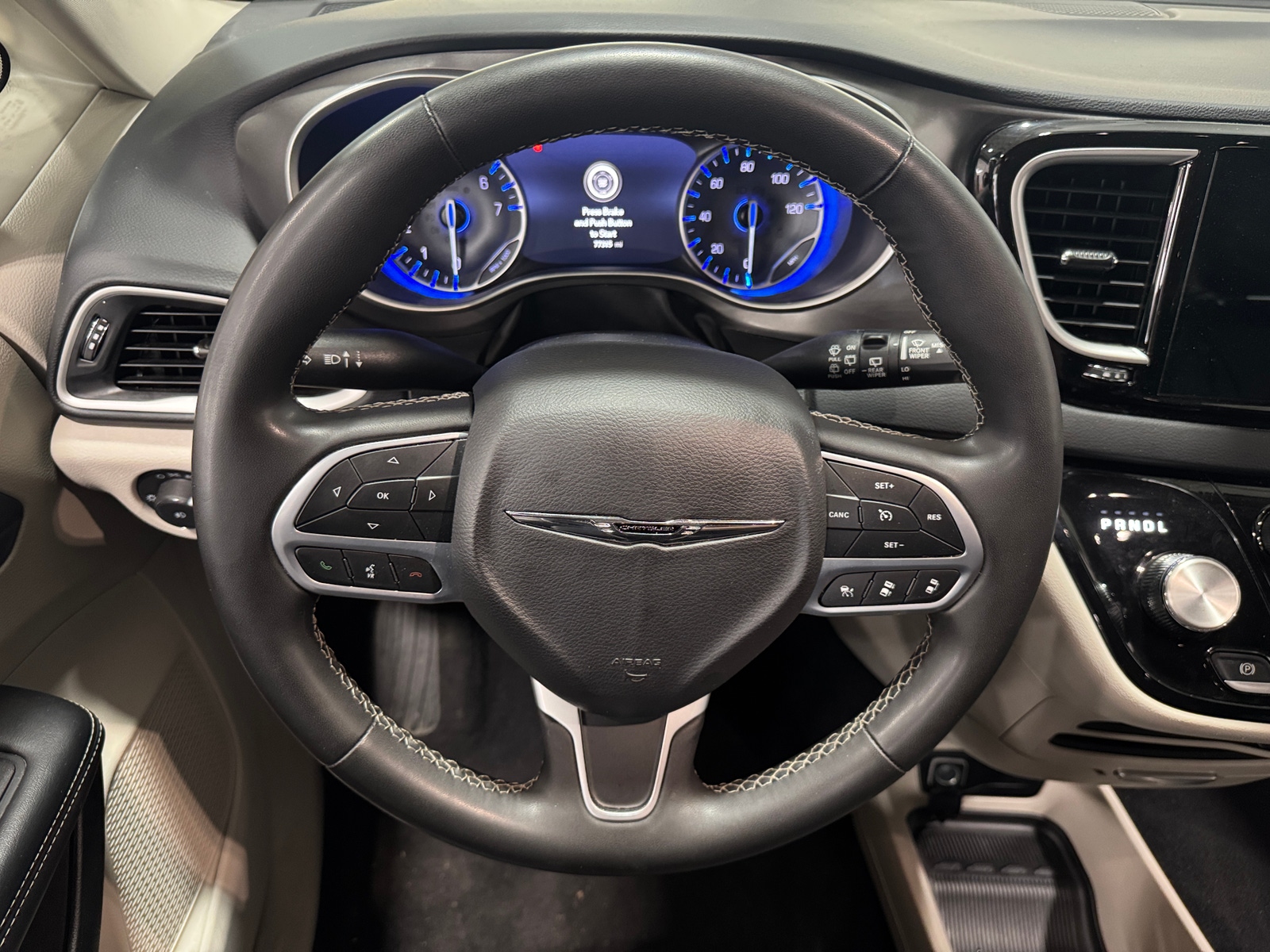 Thumbnail: 2023 Chrysler Pacifica - 4