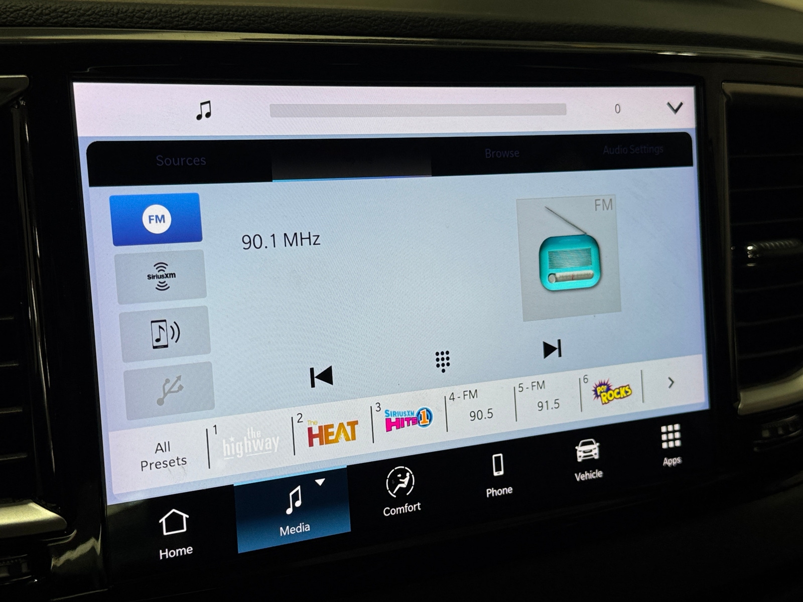 Thumbnail: 2023 Chrysler Pacifica - 3