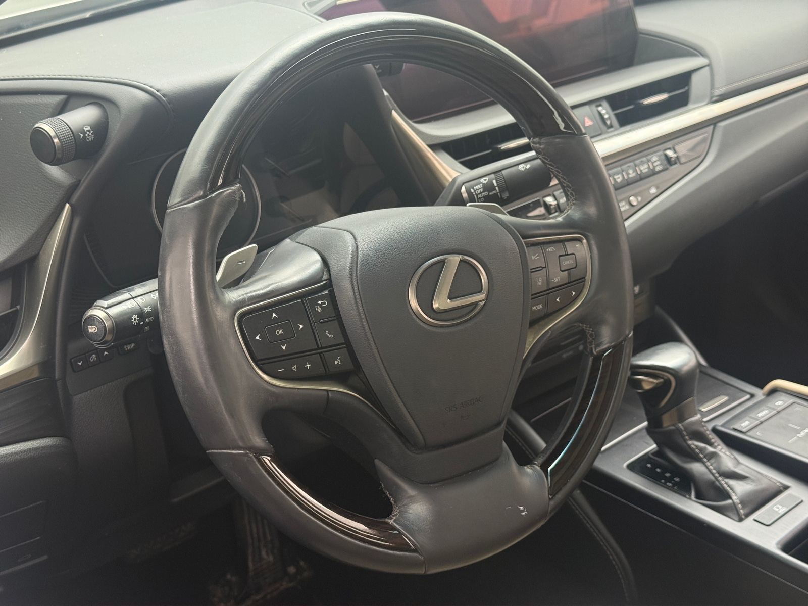 Thumbnail: 2019 Lexus ES - 4