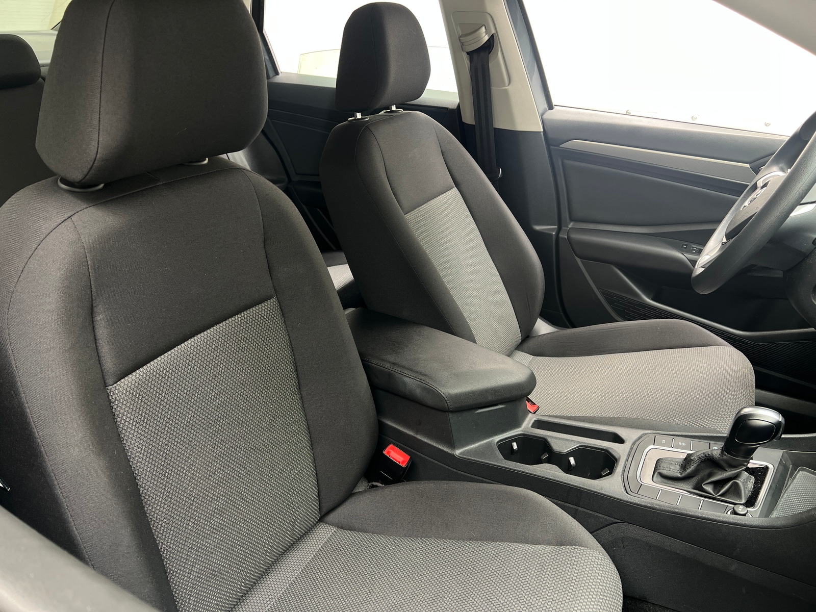 Thumbnail: 2019 Volkswagen Jetta - 2