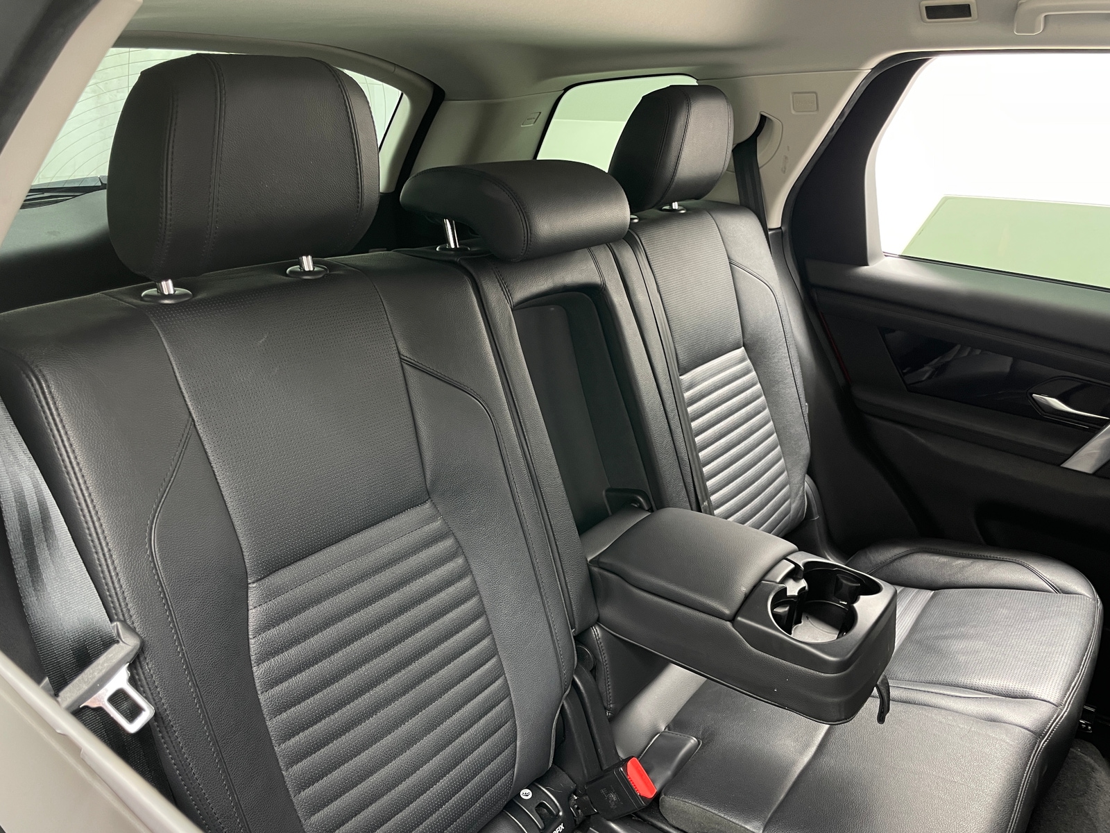 Thumbnail: 2020 Land Rover Discovery Sport - 5