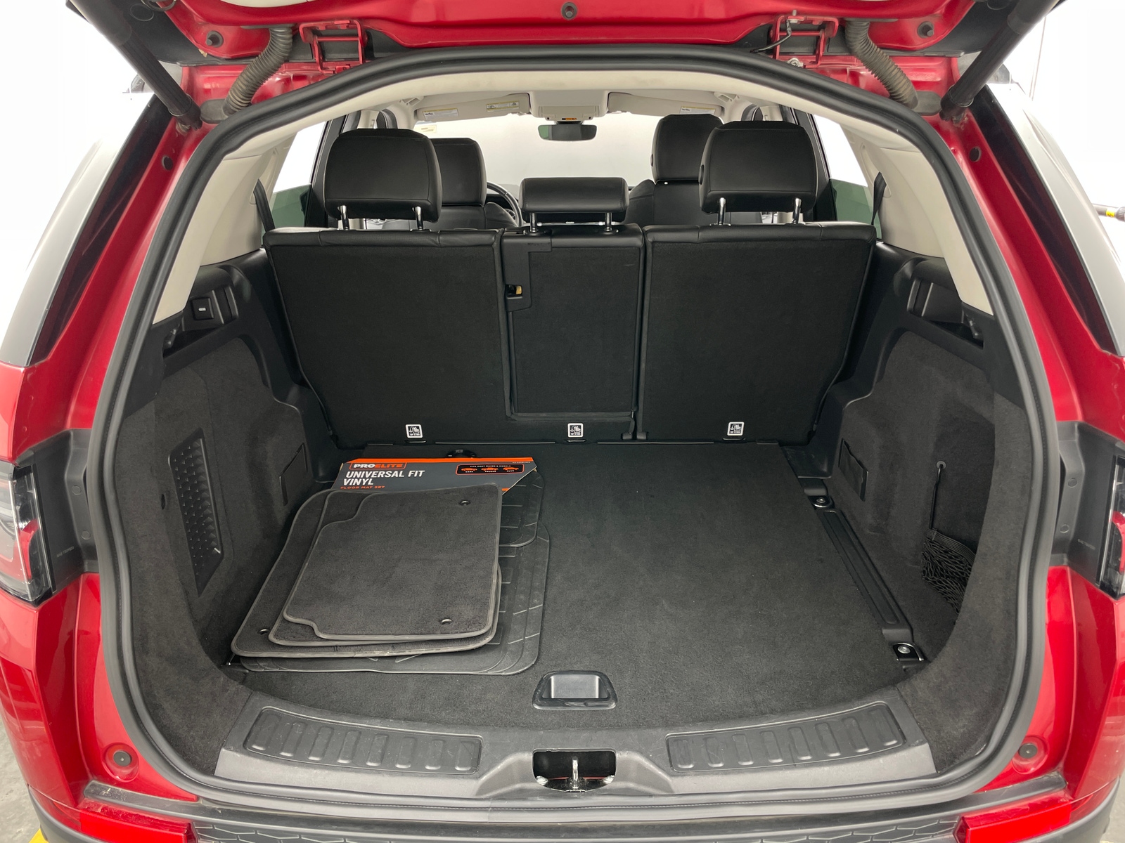 Thumbnail: 2020 Land Rover Discovery Sport - 6