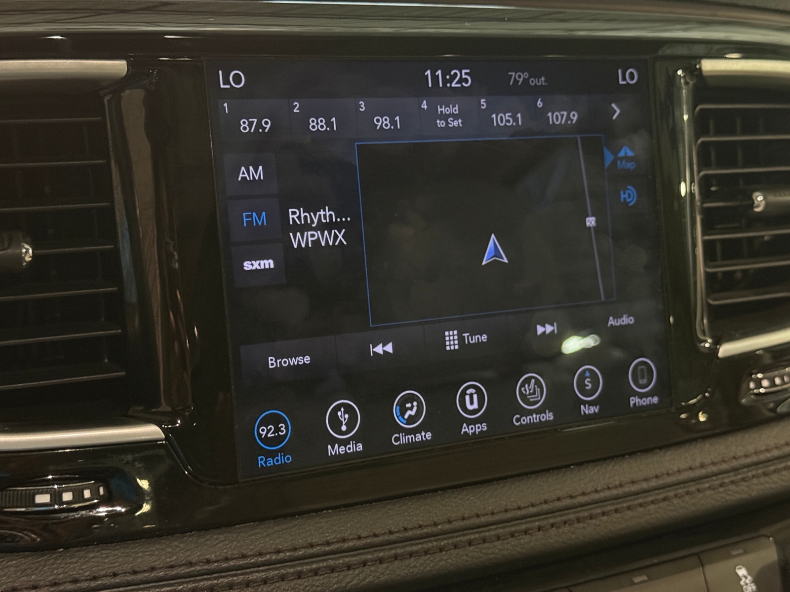 Thumbnail: 2018 Chrysler Pacifica - 3