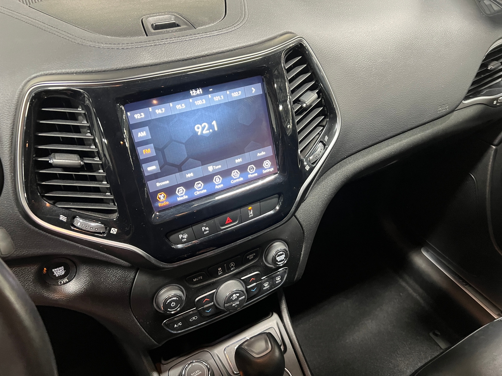 Thumbnail: 2019 Jeep Cherokee - 3
