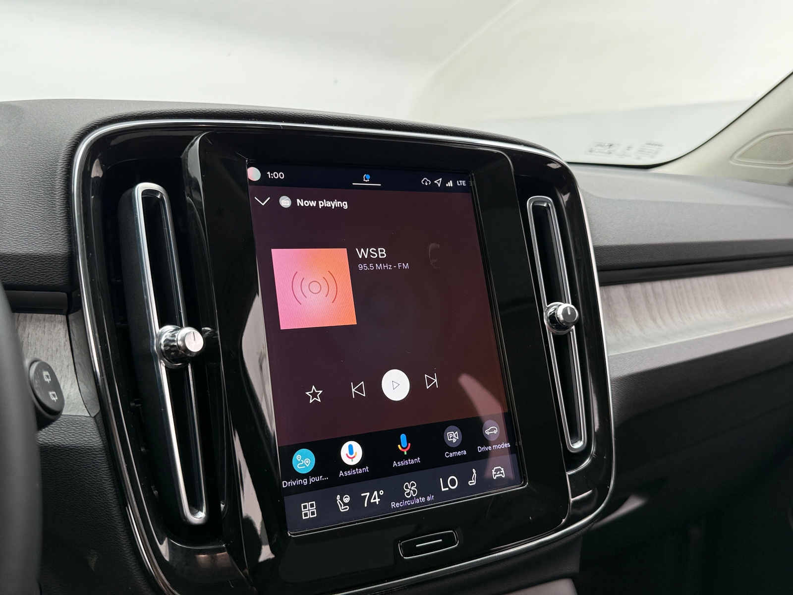 Thumbnail: 2026 Volvo XC40 - 4