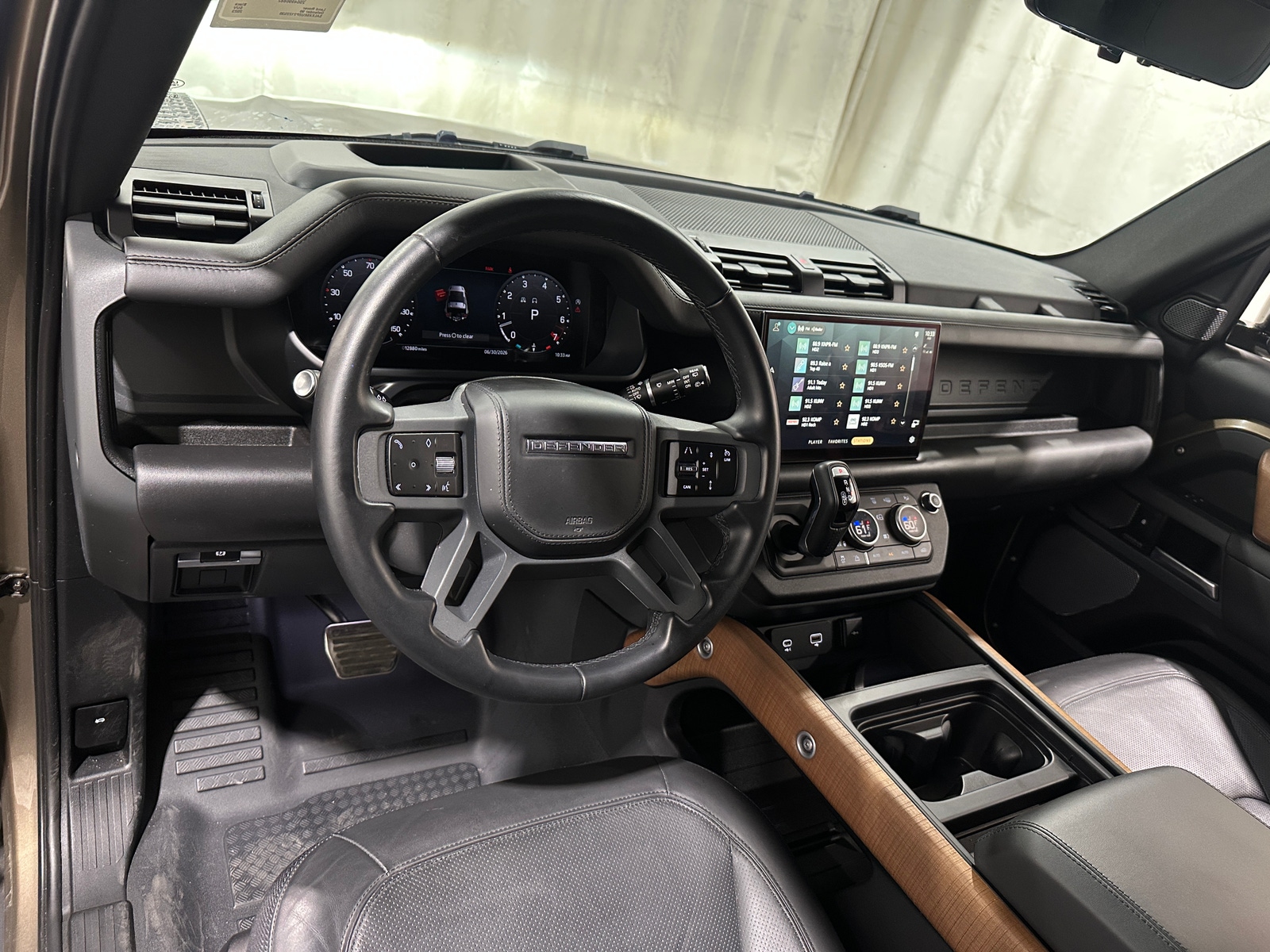 Thumbnail: 2023 Land Rover Defender - 2